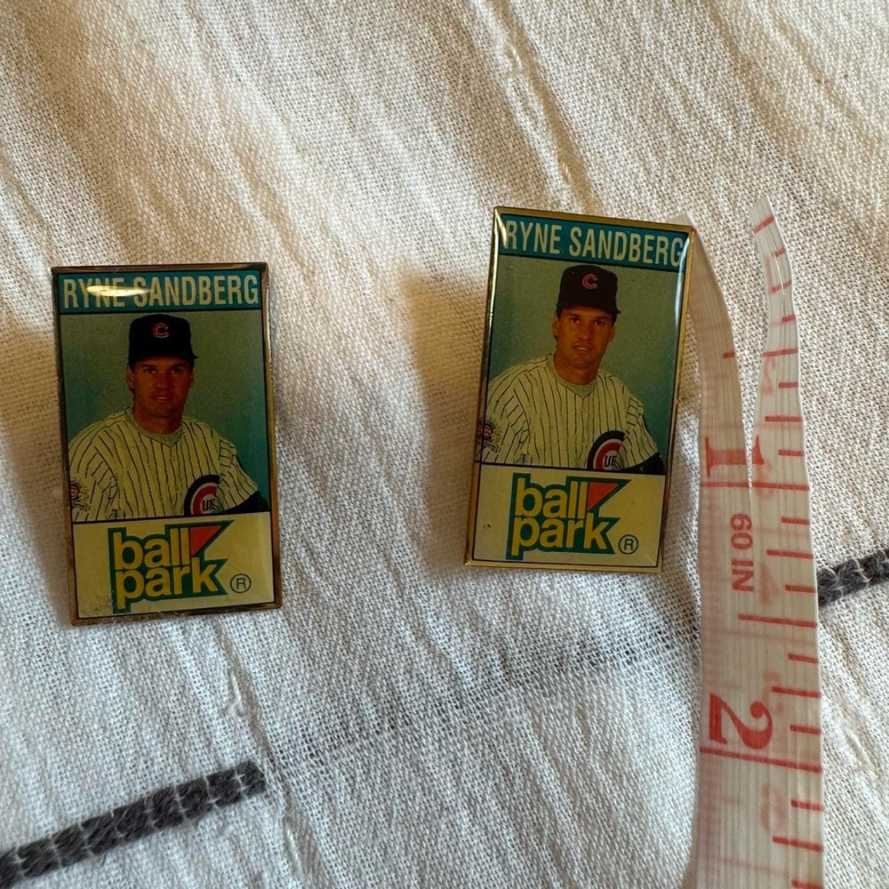 Set Of 2 Vintage Ryne Sandberg Ballpark Pinbacks - Picture 5 of 7